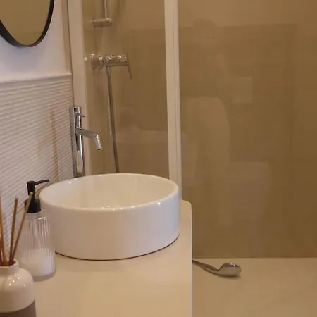 Appartement Spacieux, Confort Et Climatise A 500m De La Carqueiranne